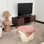 Family Close To 아파트